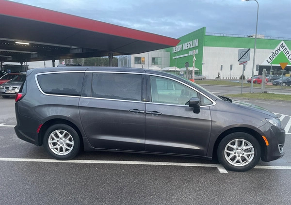 Chrysler Pacifica cena 86900 przebieg: 171400, rok produkcji 2018 z Warszawa małe 436